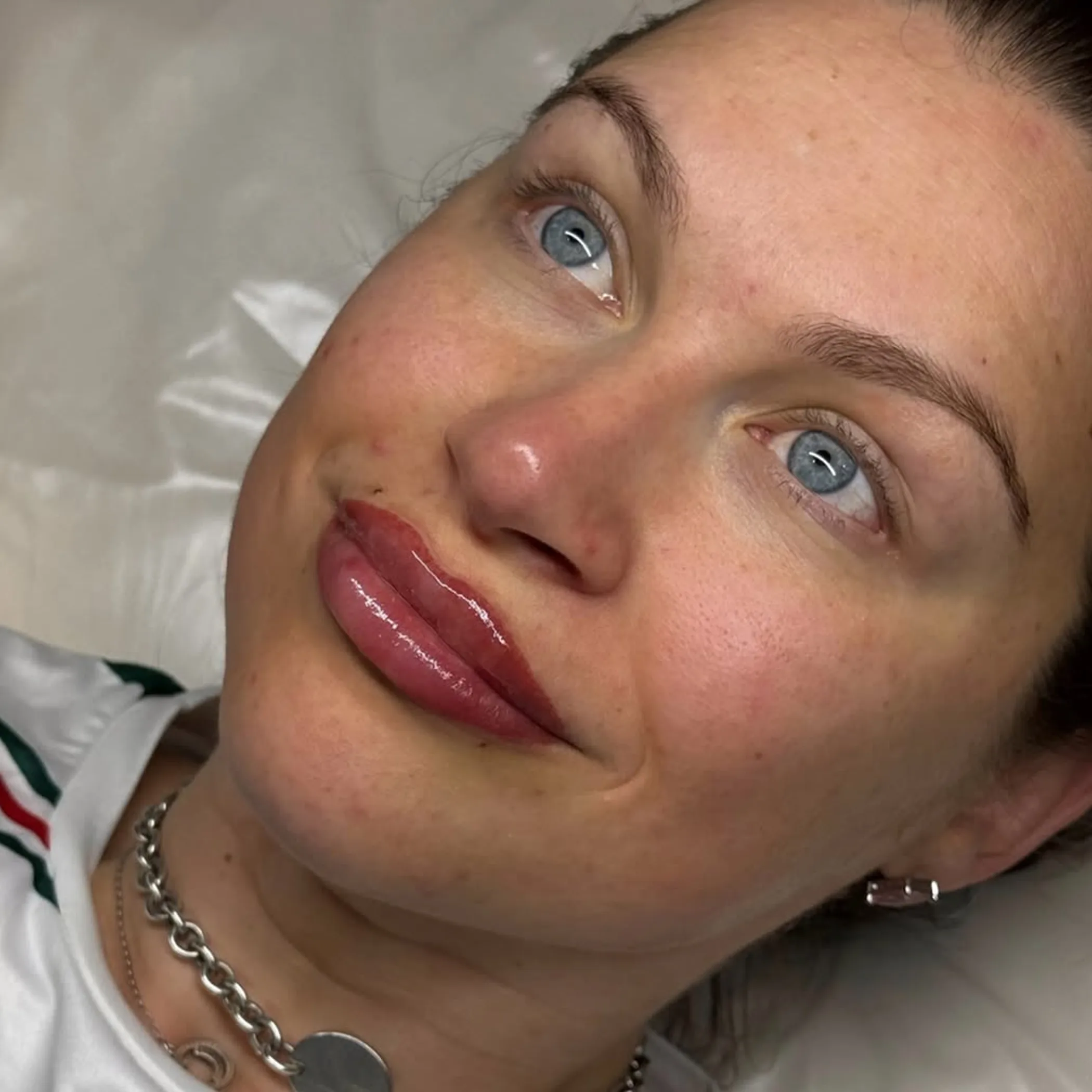 sharp, well-lit lip blush photo